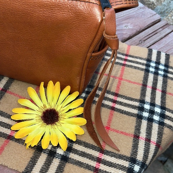 🌺 ARTISAN; British Tan Leather Handmade Timeless Shoulder Bag; 3” x 7” x 11!” - Picture 12 of 12